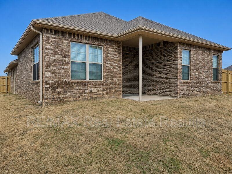 511 Melrose Pl - Photo 4 of 21