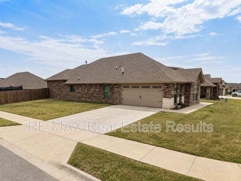 511 Melrose Pl - Photo 5 of 21