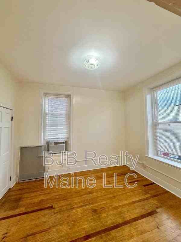 104 Oak St #2 - Photo 3 of 5