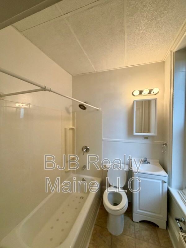 104 Oak St #2 - Photo 4 of 5