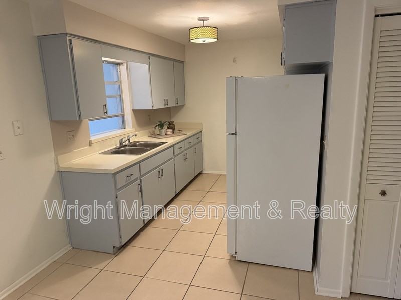 705 Bayou Ave #A - Photo 5 of 24