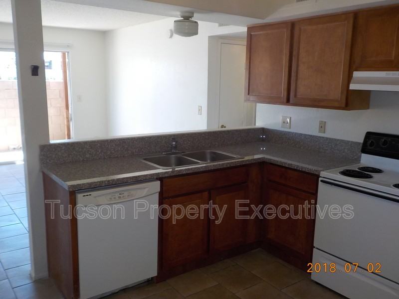 660 S Tucson Blvd - Photo 2 of 8