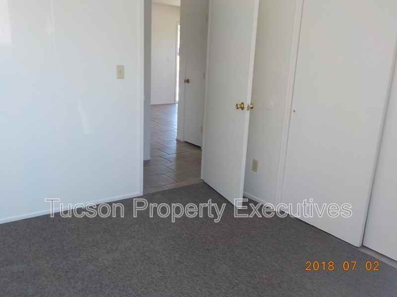 660 S Tucson Blvd - Photo 6 of 8