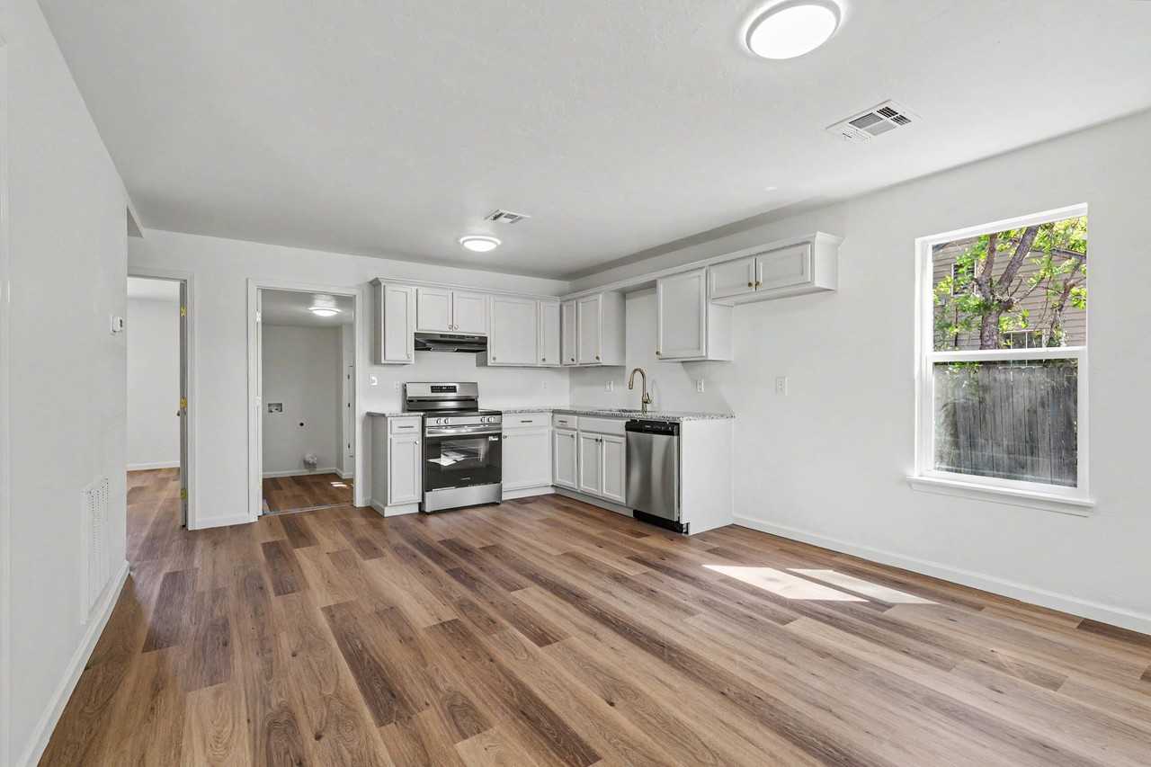 1217 Sw 17th St #1 - Photo 4 of 17