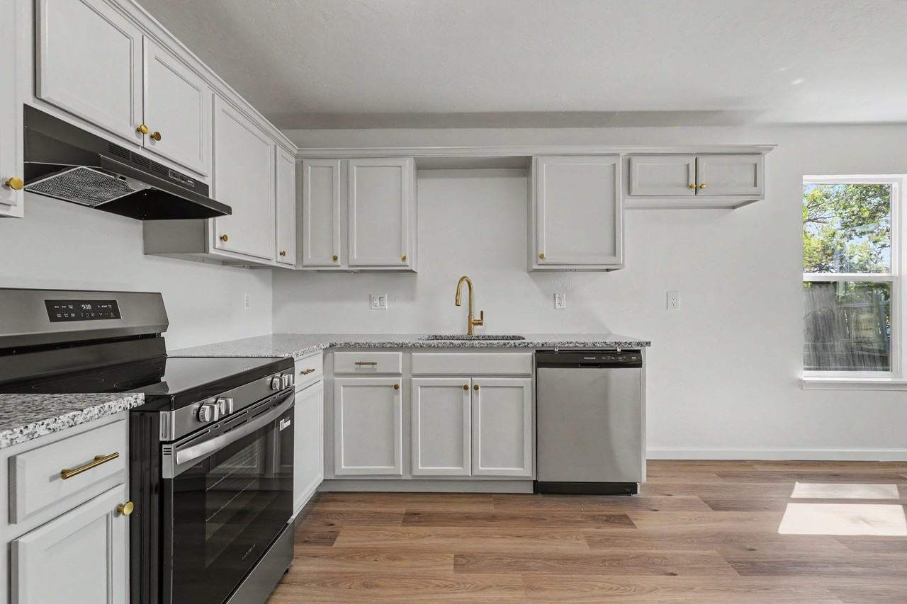 1217 Sw 17th St #1 - Photo 6 of 17