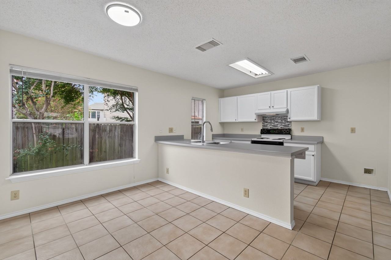 8910 Kenton Mist #1 - Photo 6 of 19