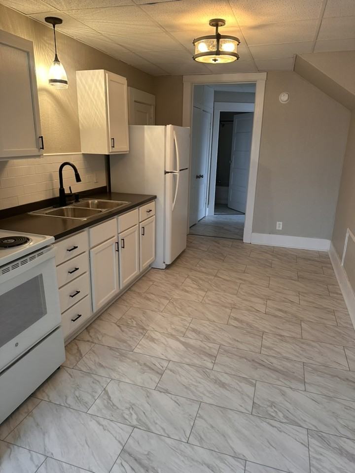 116 N 12th St #B - Photo 2 of 12
