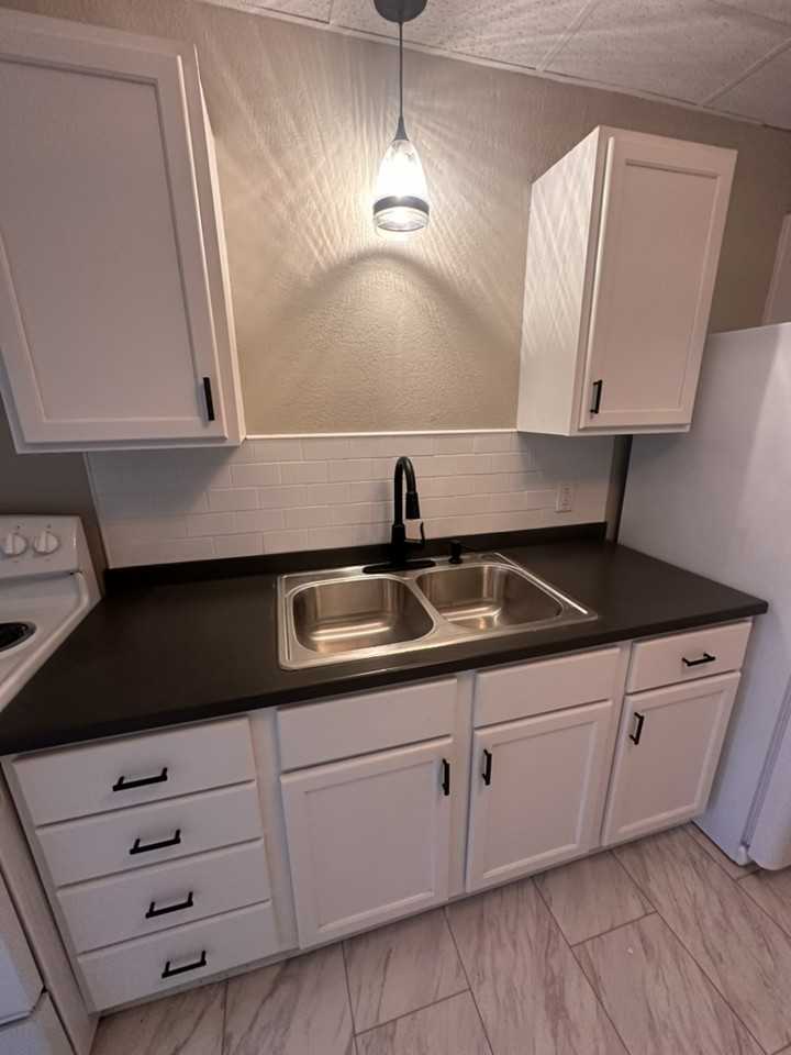 116 N 12th St #B - Photo 4 of 12