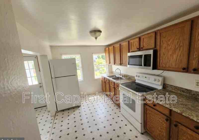 140 S 2nd St - Photo 2 of 14