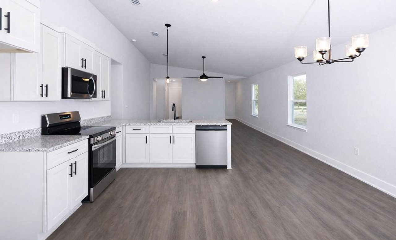 7126 Fox Meadow Dr - Photo 4 of 15
