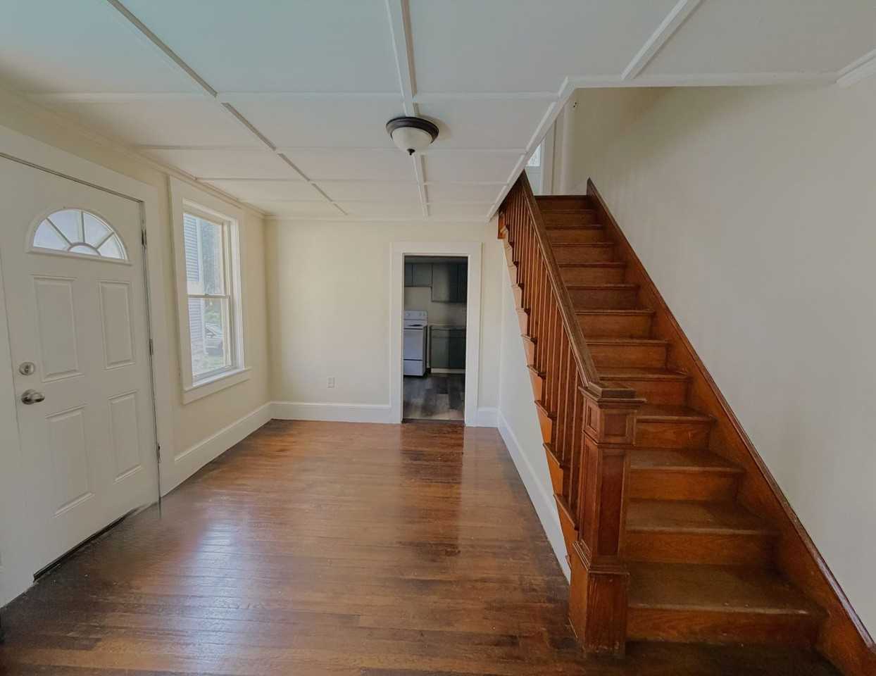8 Crystal St - Photo 4 of 6