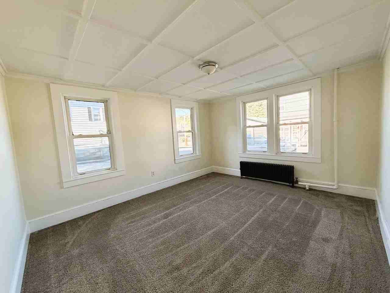 8 Crystal St - Photo 5 of 6
