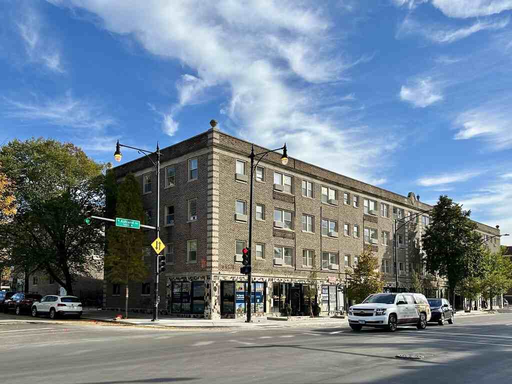 1555 W Hollywood Ave #205