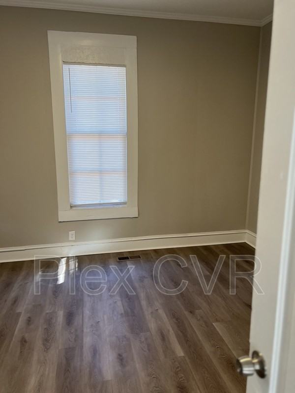 1105 21st St - Photo 3 of 8