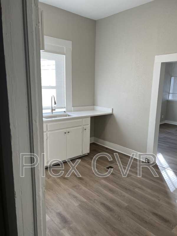 1105 21st St - Photo 6 of 8