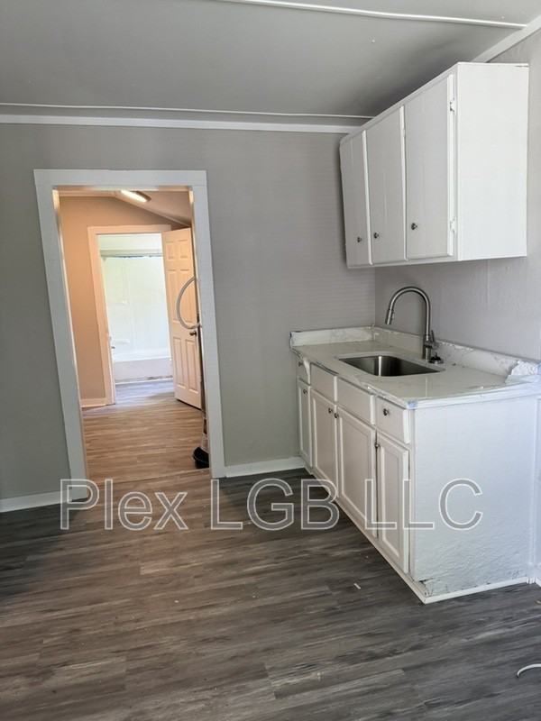 108 Bell St - Photo 3 of 5