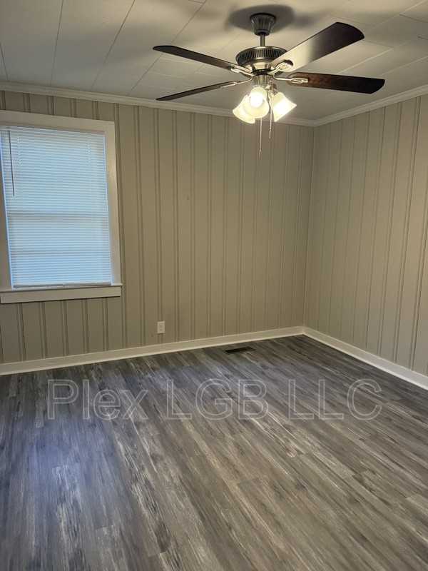 613 Snelson St - Photo 4 of 6
