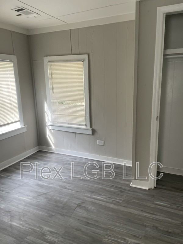 217 Thomas St - Photo 2 of 5