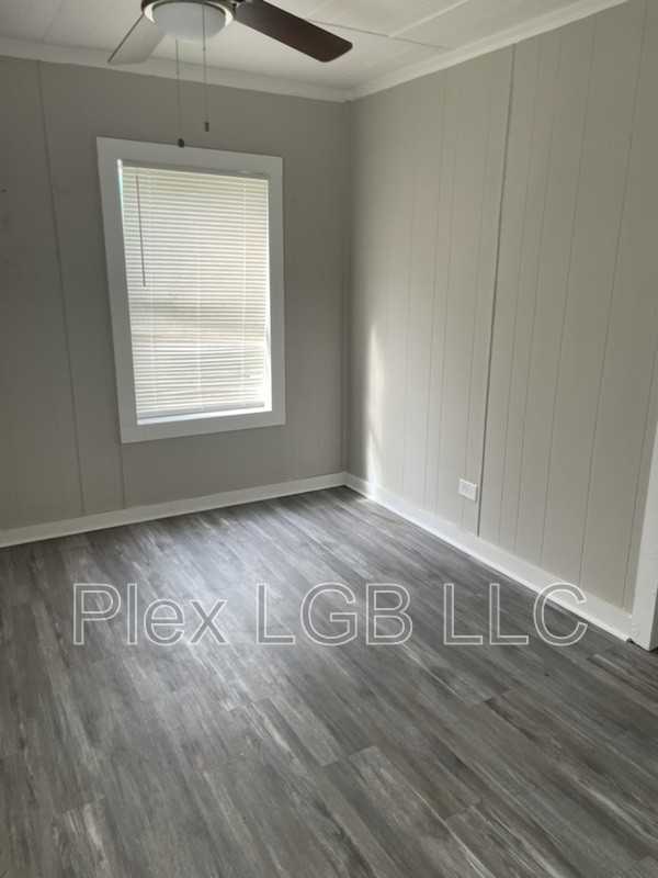 217 Thomas St - Photo 4 of 5