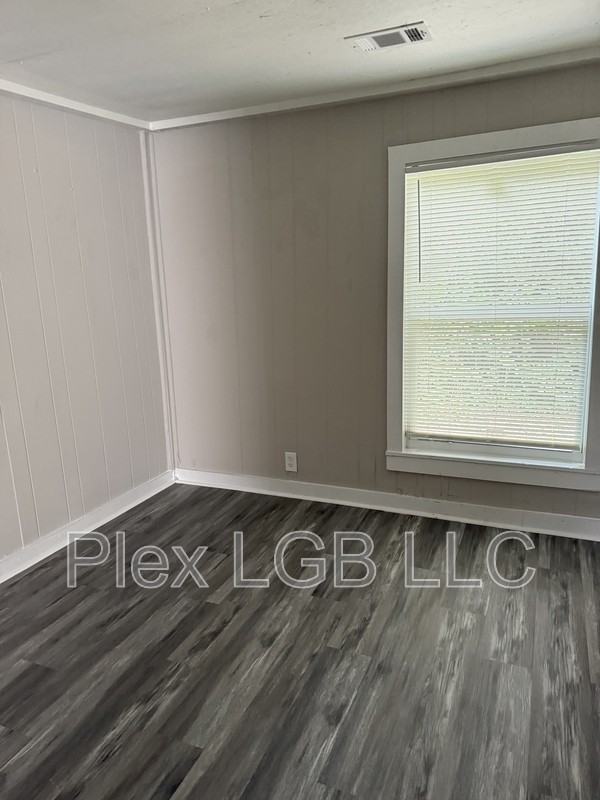 203 Bagley St - Photo 3 of 7