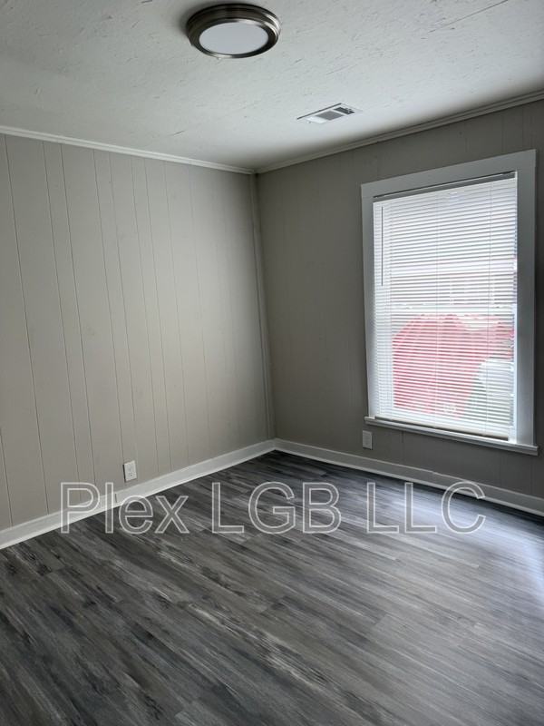 203 Bagley St - Photo 4 of 7