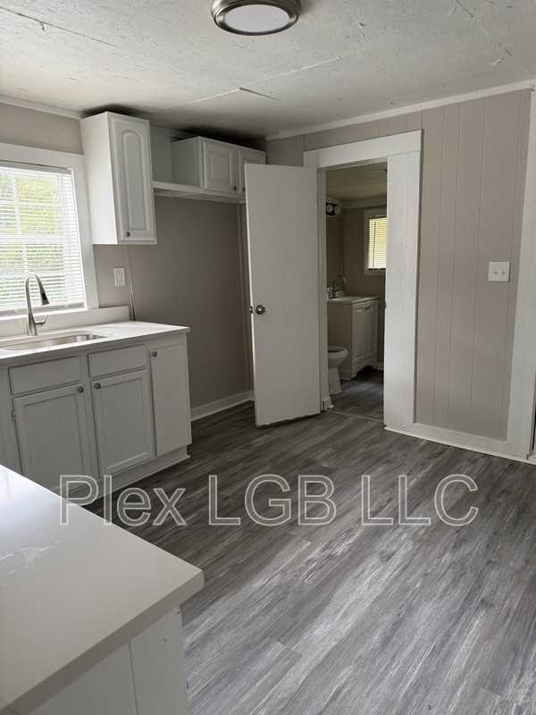 203 Bagley St - Photo 5 of 7
