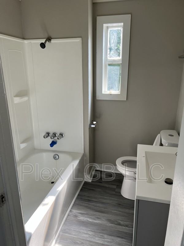 913 Georgia Ave - Photo 2 of 6
