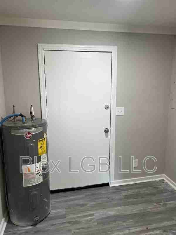 913 Georgia Ave - Photo 3 of 6
