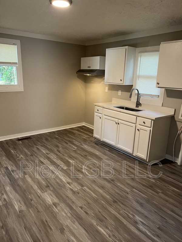 913 Georgia Ave - Photo 4 of 6
