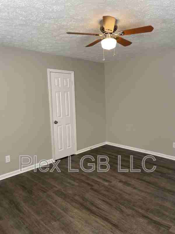 303 Revis St - Photo 3 of 6