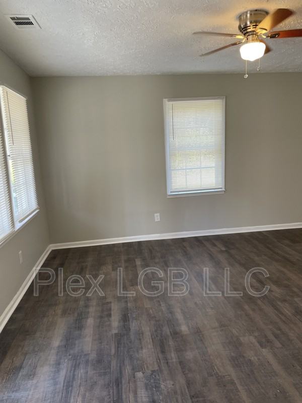 303 Revis St - Photo 4 of 6