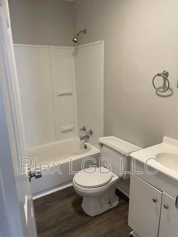 303 Revis St - Photo 5 of 6