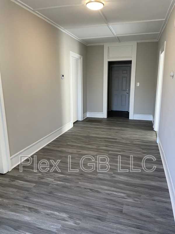 201 Cato St - Photo 2 of 8