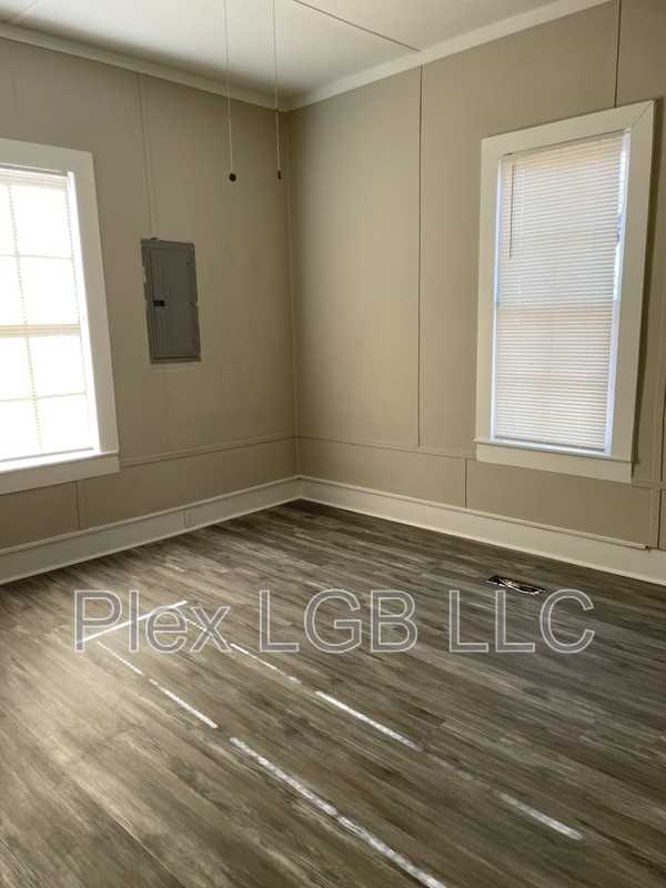 201 Cato St - Photo 3 of 8