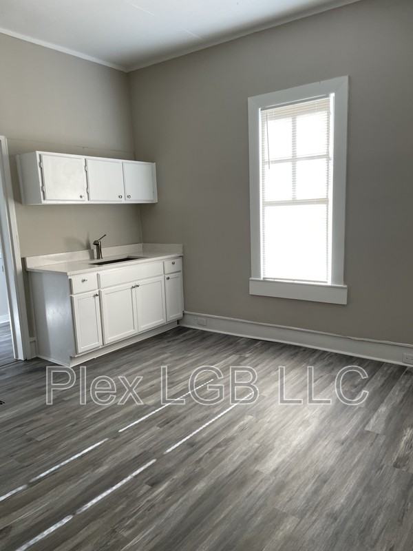 201 Cato St - Photo 4 of 8