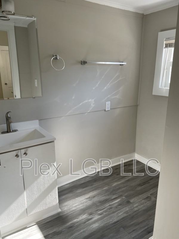 201 Cato St - Photo 7 of 8