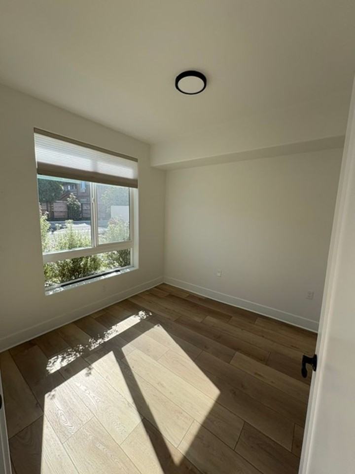 402 W Grand Ave #102 - Photo 3 of 9