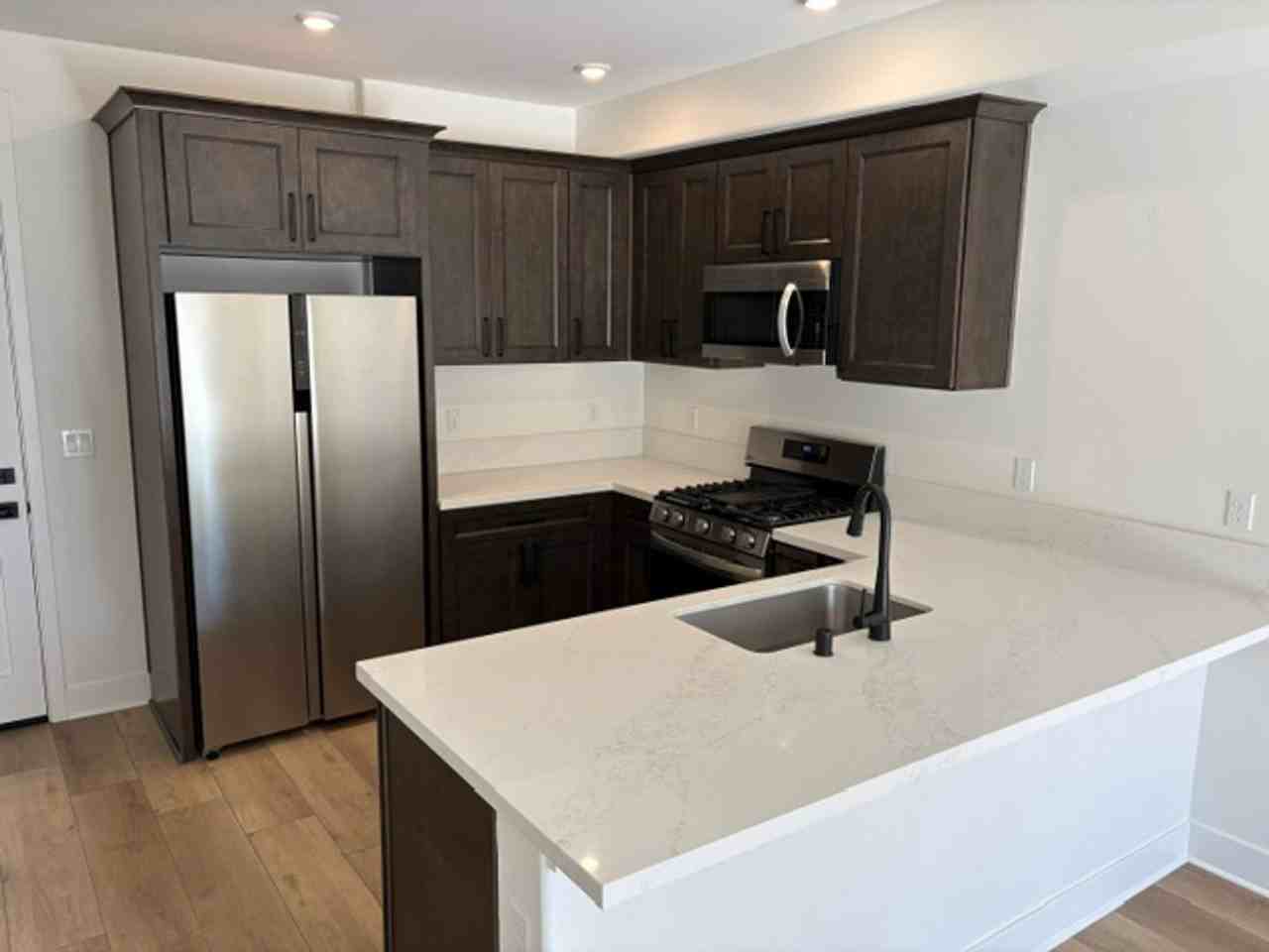 402 W Grand Ave #102 - Photo 4 of 9