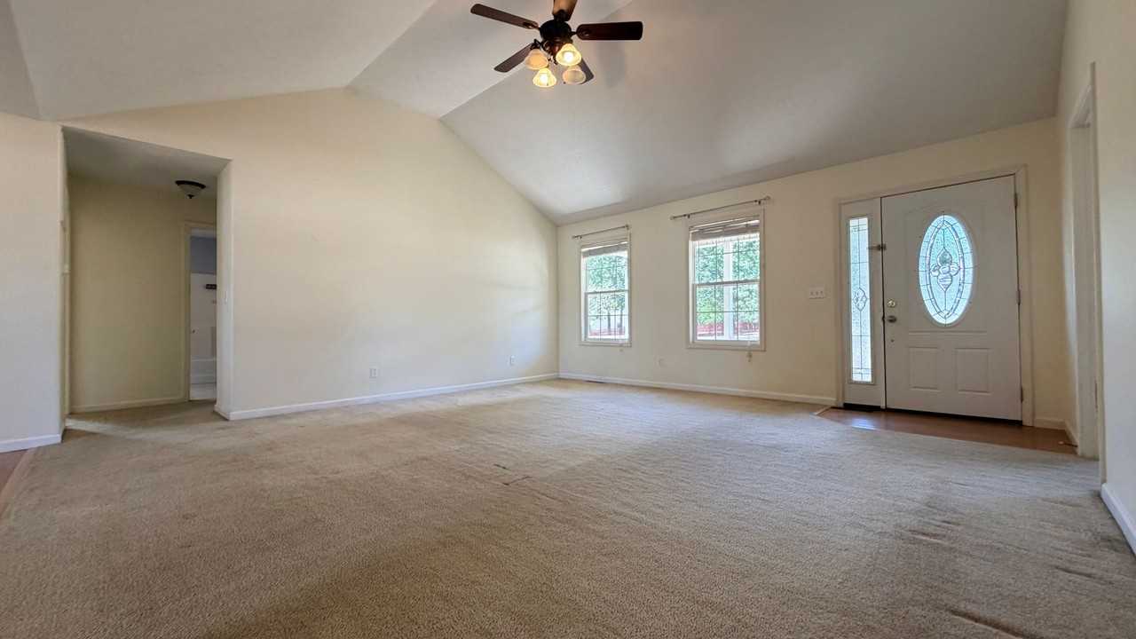 19550 Lenox Ln - Photo 4 of 22