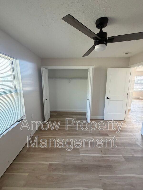 515 E 7th St - Photo 3 of 6