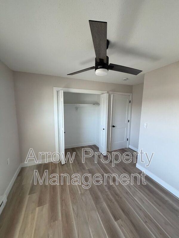 515 E 7th St - Photo 5 of 6
