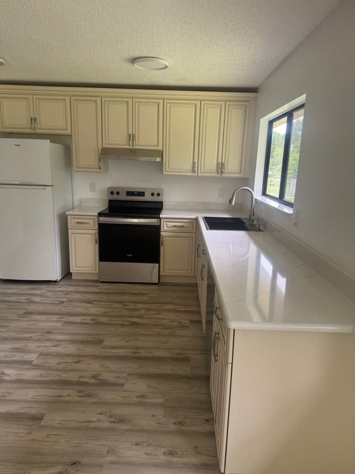 1418 Paley Cir Se - Photo 2 of 18
