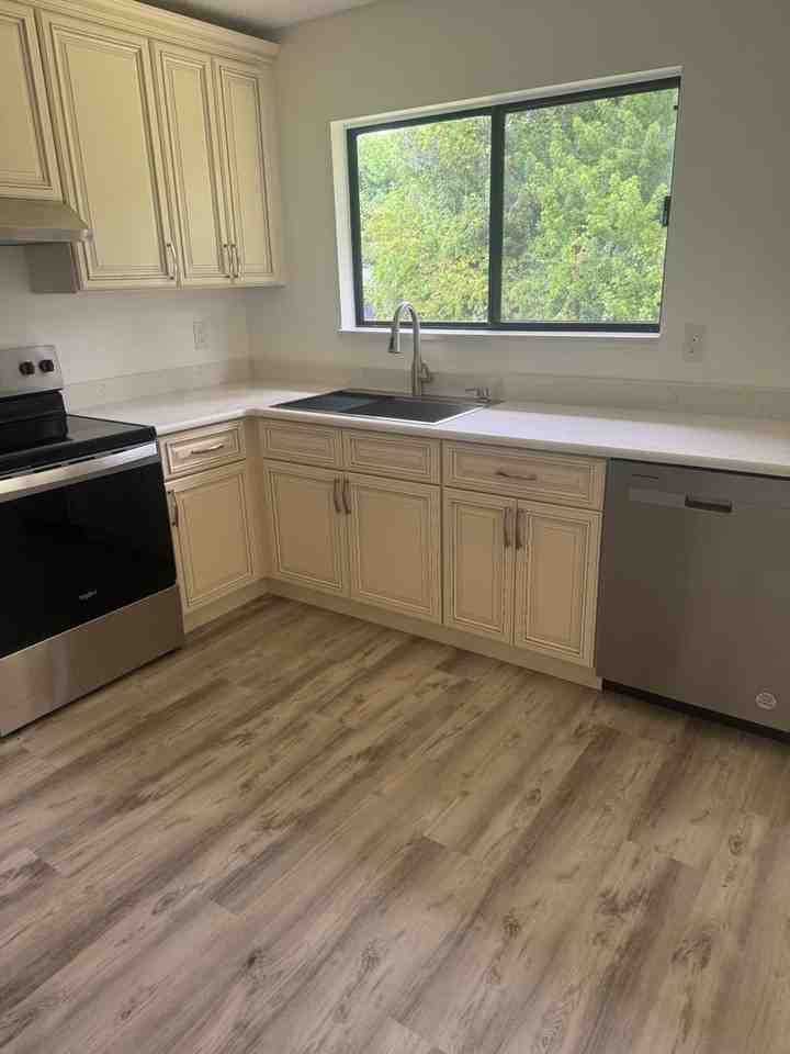1418 Paley Cir Se - Photo 3 of 18