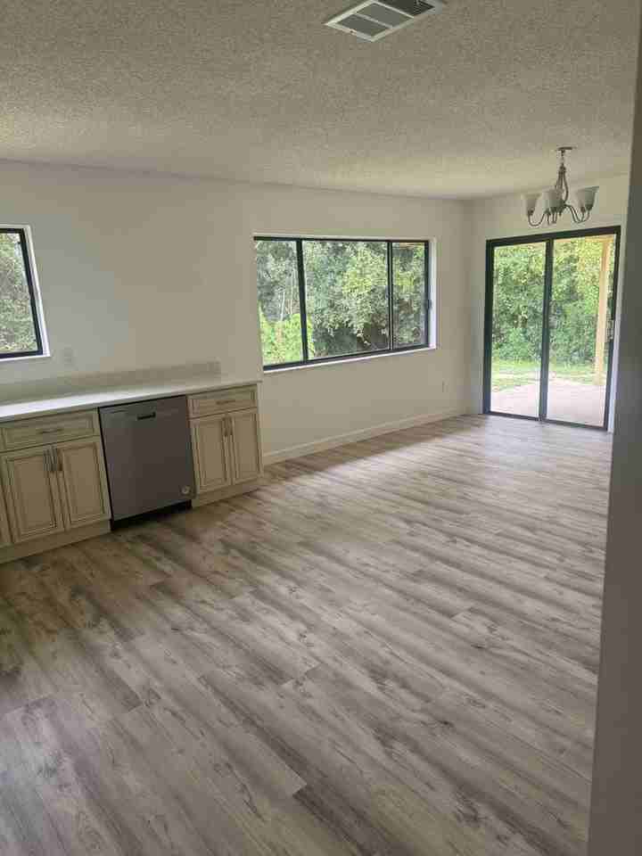 1418 Paley Cir Se - Photo 4 of 18