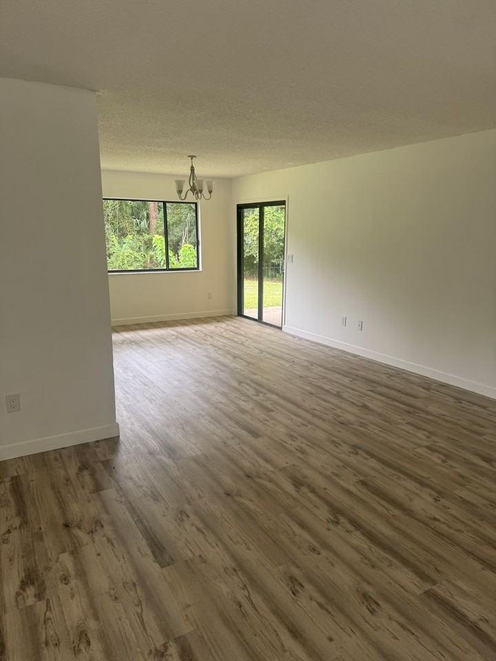 1418 Paley Cir Se - Photo 5 of 18