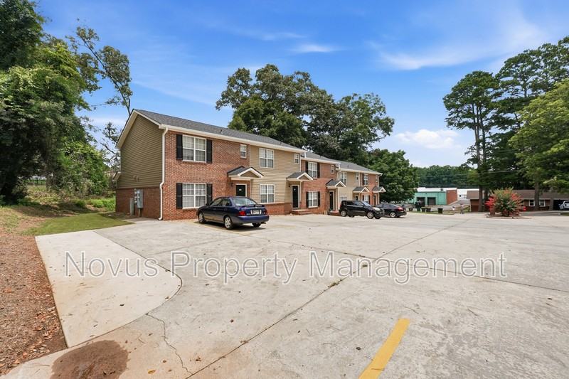 519 Lawson St - Photo 5 of 33