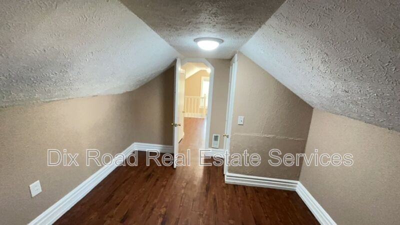 1841 Harvard St - Photo 4 of 21