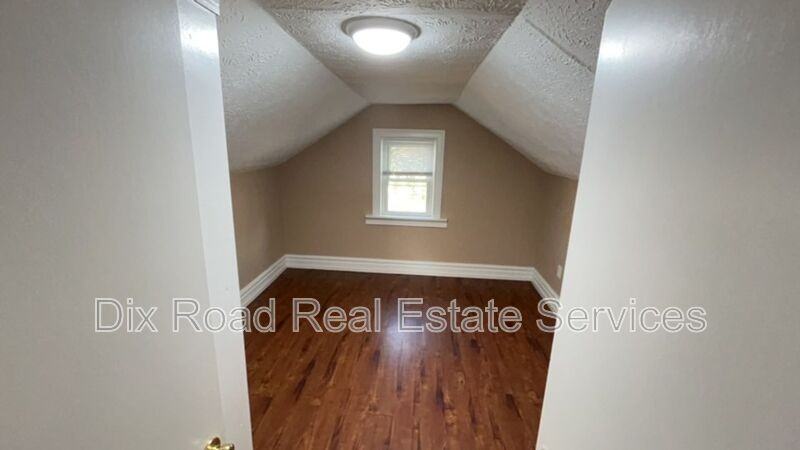 1841 Harvard St - Photo 5 of 21