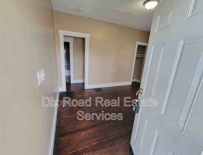 704 16th Ave - Photo 2 of 8