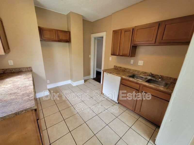 704 16th Ave - Photo 3 of 8